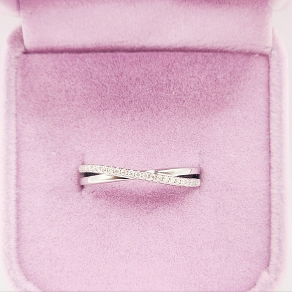 0.33ct Moissanite Shimmering Band - Picture 3 of 9